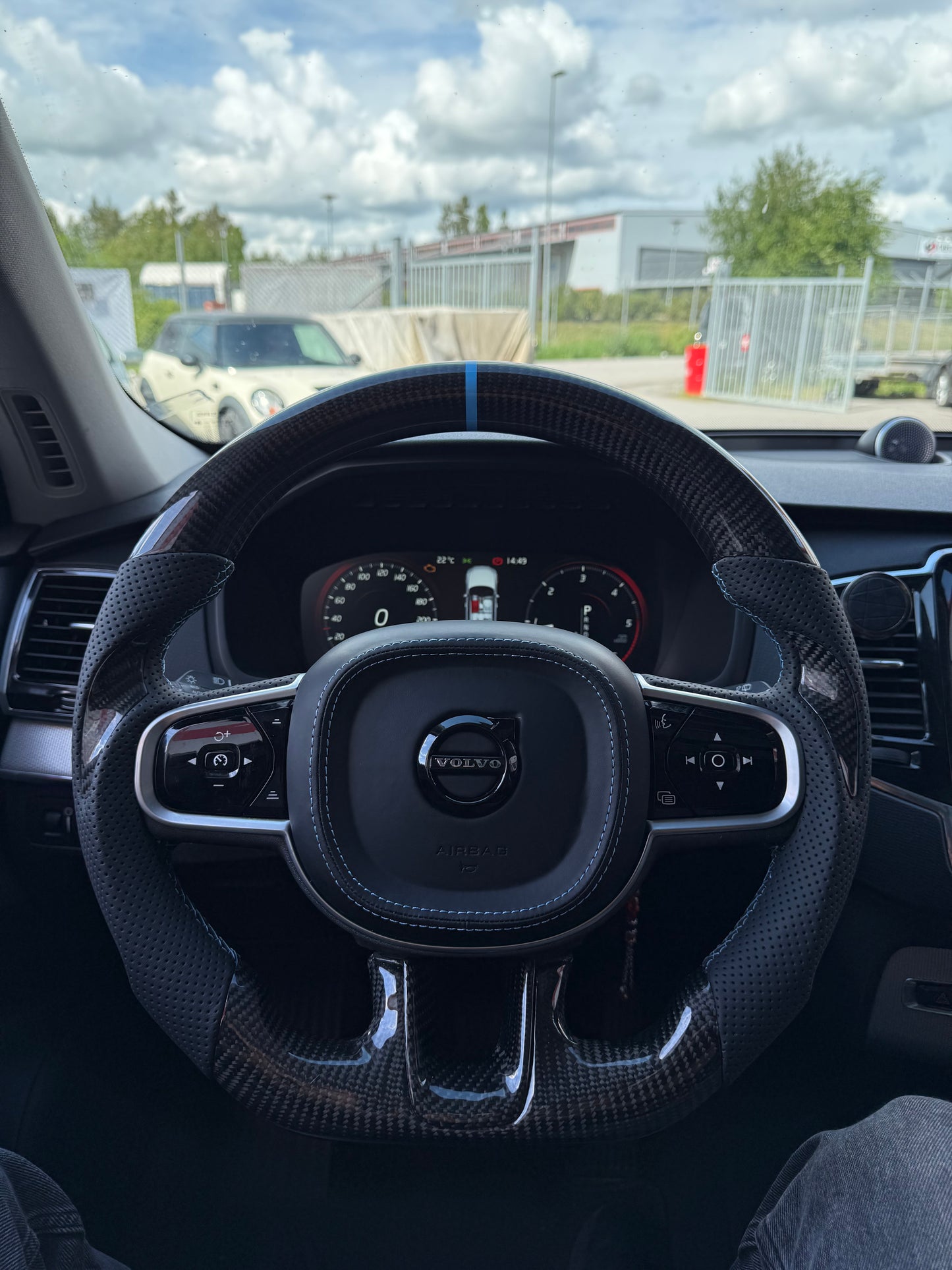 Volvo Custom ratt kolfiber & läder