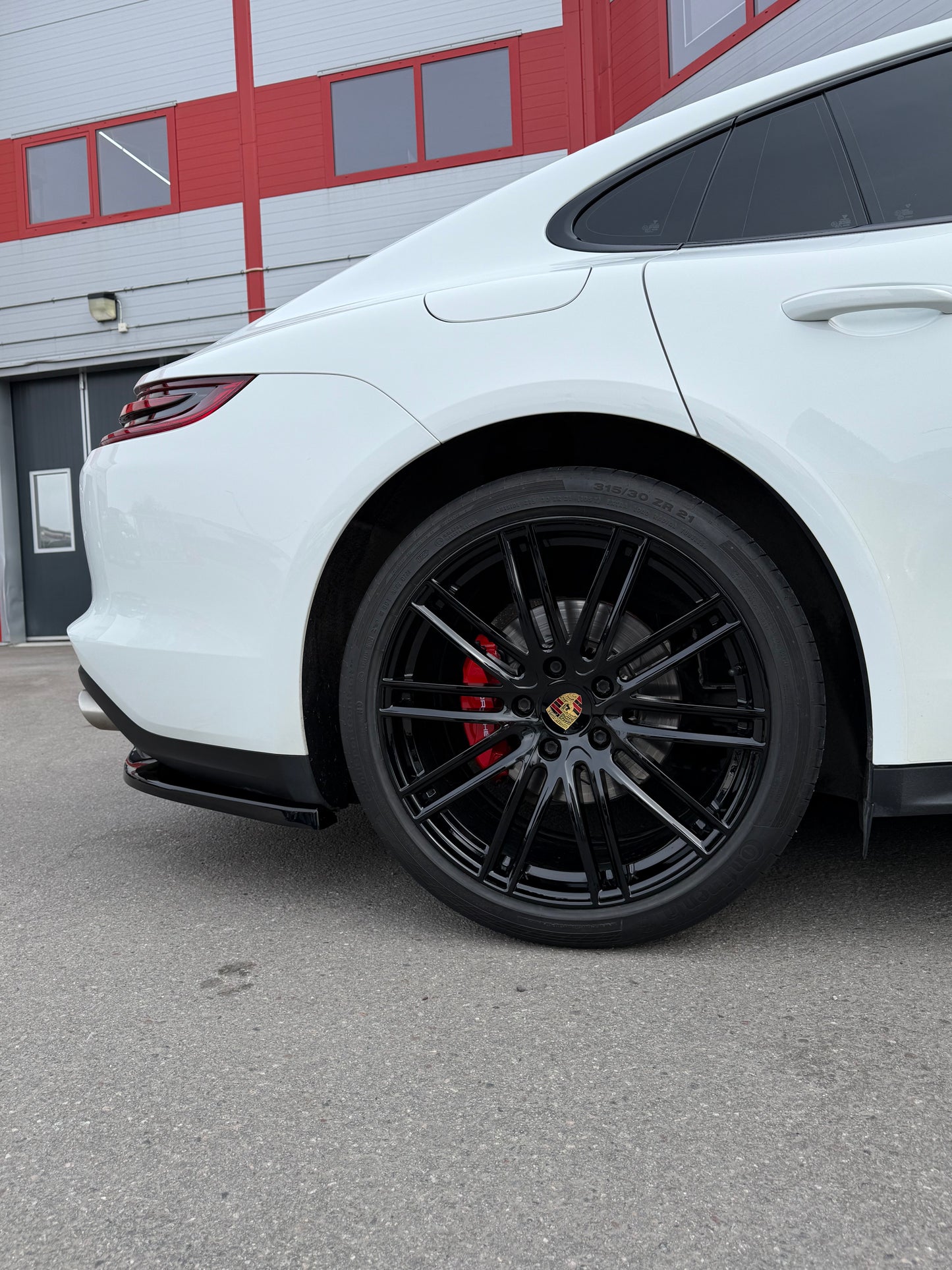 Porsche Panamera 4S Maxton body kit
