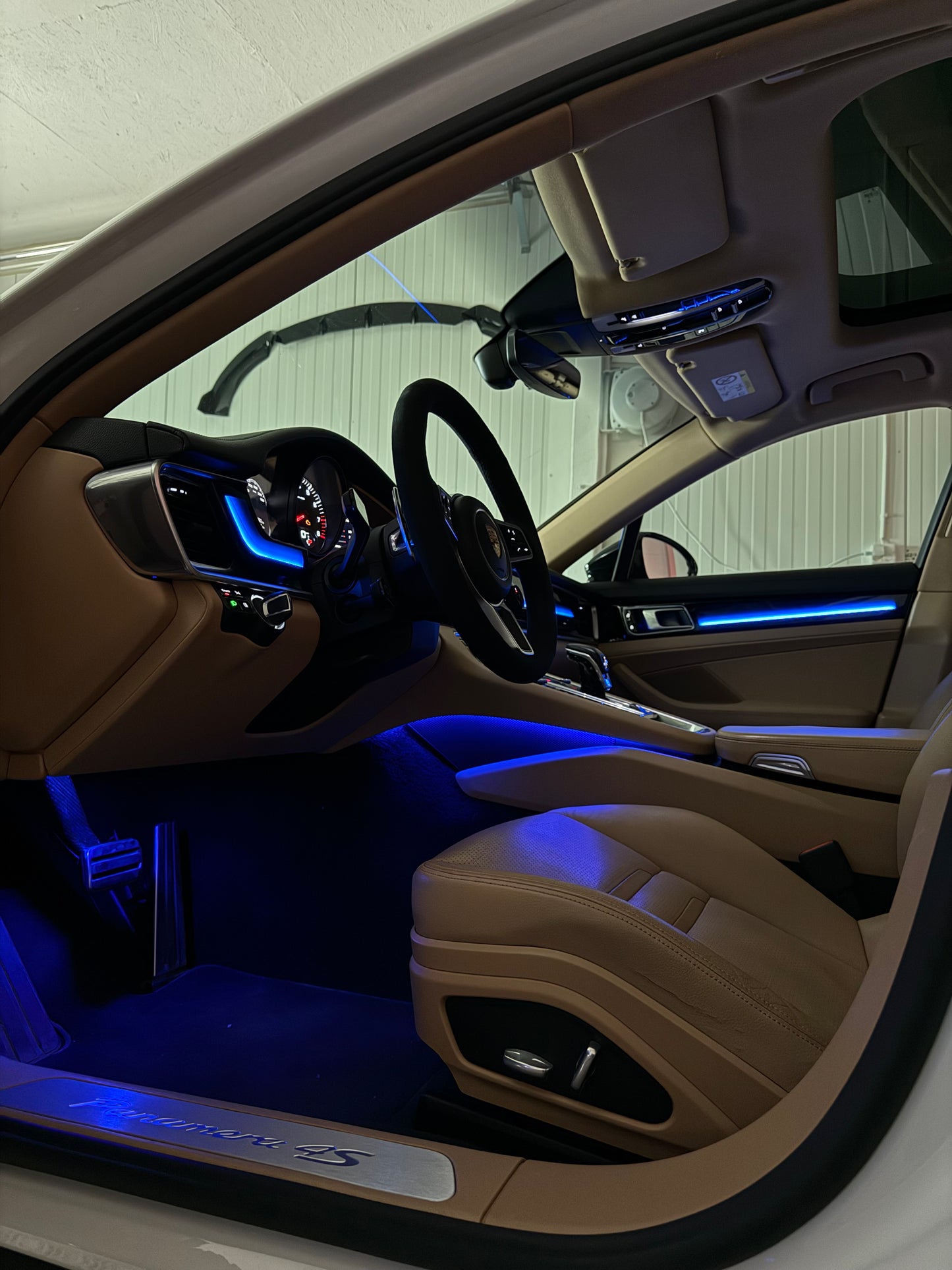 Ambinet light Porsche Panamera 4S