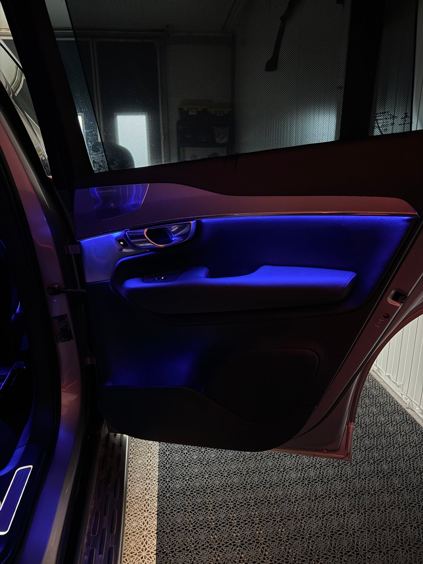 Volvo XC90 Ambinet belysning med montering