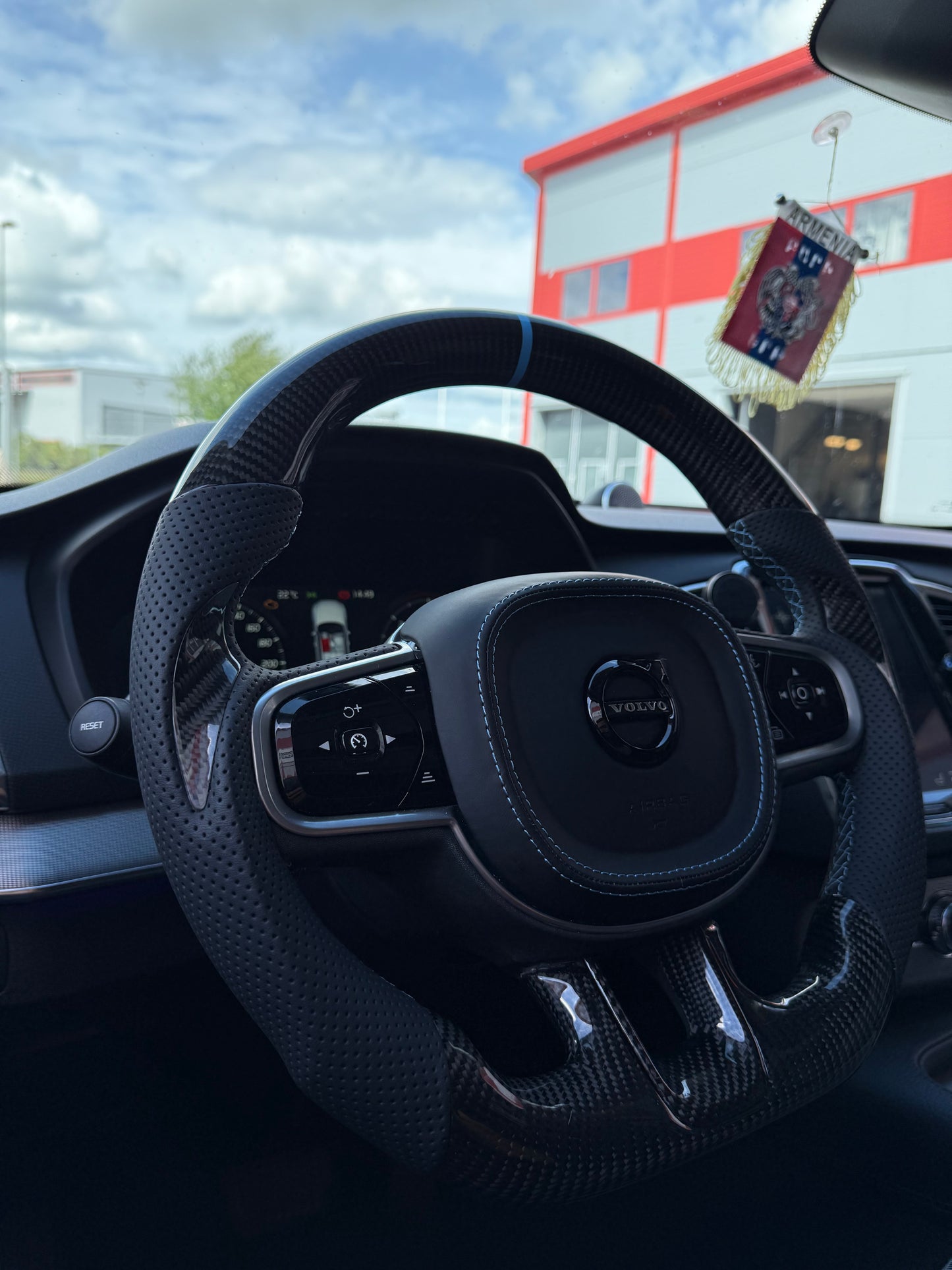 Volvo Custom ratt kolfiber & läder