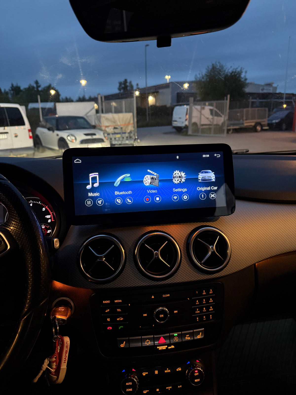 Mercedes B klass CarPlay skärm inkl. Montering