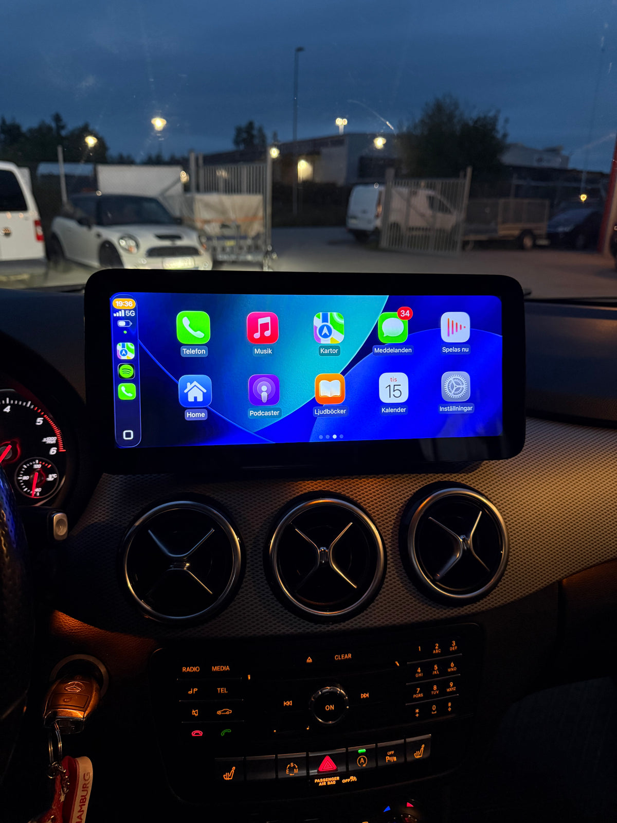 Mercedes B klass CarPlay skärm inkl. Montering
