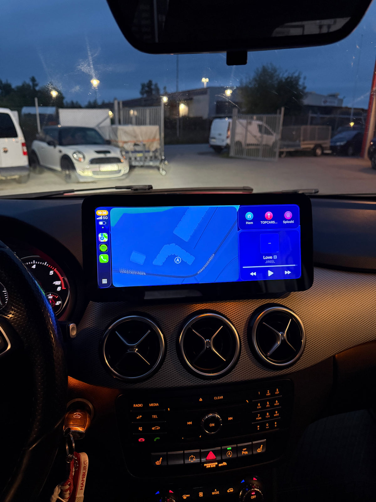 Mercedes B klass CarPlay skärm inkl. Montering