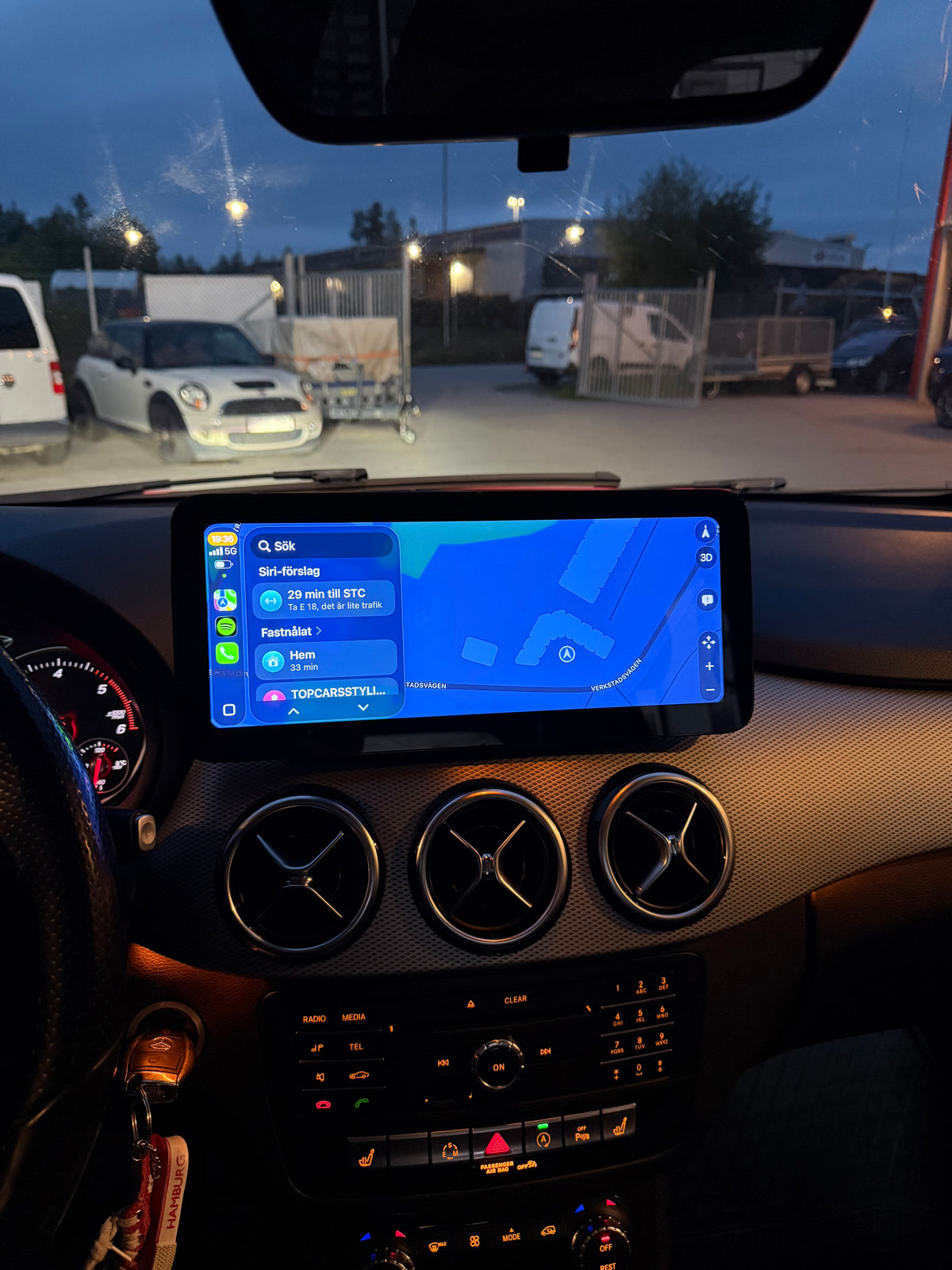Mercedes B klass CarPlay skärm inkl. Montering